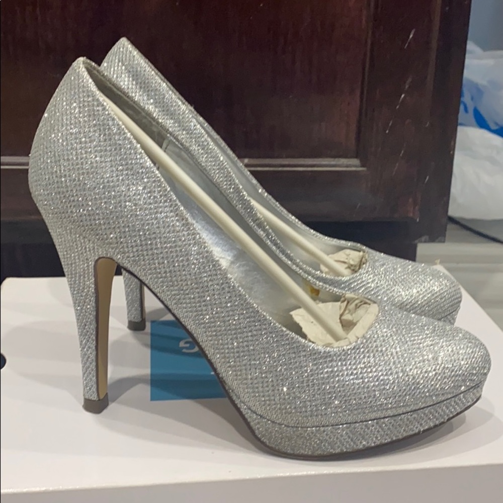 Heels - Picture 4 of 5